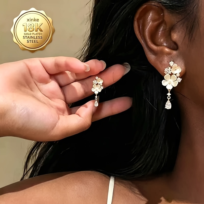 18K Gold Plated Shell Flower Zirconia Pendant, Elegant